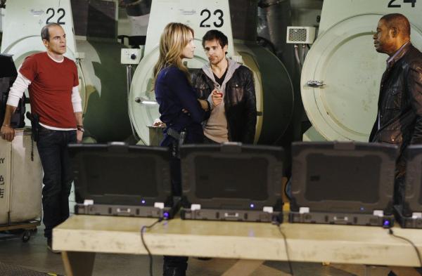 Bild 1 von 15: Während Hotch und sein Team in San Francisco einen Mordfall aufklären müssen, suchen die Kollegen eines anderen BAU-Teams nach einem Mann, der jedes Jahr zur gleichen Zeit einen Vater mit seiner brünetten vierzehnjährigen Tochter entführt: (v.l.n.r.) Jonathan 'Prophet' Simms (Michael Kelly), Gina LaSalle (Beau Garrett), Mick Rawson (Matt Ryan) und Sam Cooper (Forest Whitaker) ...