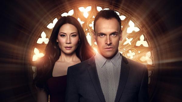 Bild 1 von 11: (6. Staffel) - Ein eigensinniges Ermittlerteam in New York: Sherlock Holmes (Jonny Lee Miller, r.) und Joan Watson (Lucy Liu, l.) ...