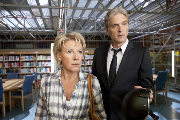 Bild 1 von 17: Im Bild: Joerg (Walter Sittler) und Iris (Mariele Millowitsch) wollen Ihre Scheidungspapiere zurück.
