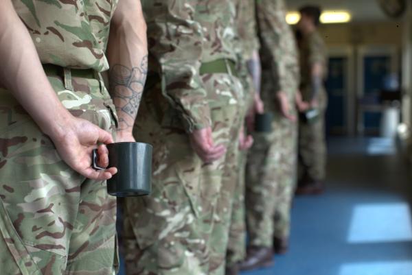 Bild 1 von 4: Die Anstalt begreift sich nicht als Gefängnis. Auch die Häftlinge tragen normale Uniform.