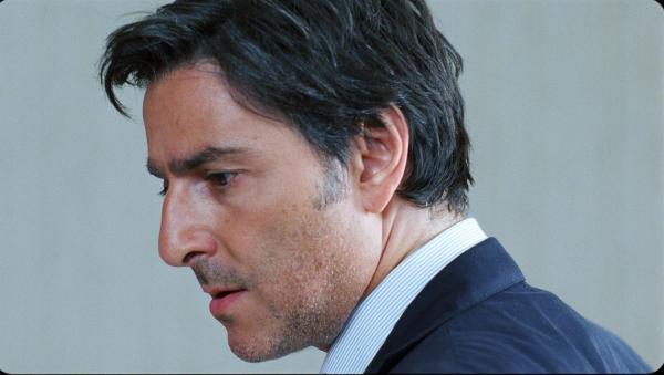 Bild 1 von 9: Noch ist Samuel (Yvan Attal) hauptsächlich an seiner Karriere interessiert, doch dann beginnt seine Ehefrau Suzanne eine Affäre mit einem spanischen Hilfsarbeiter ...