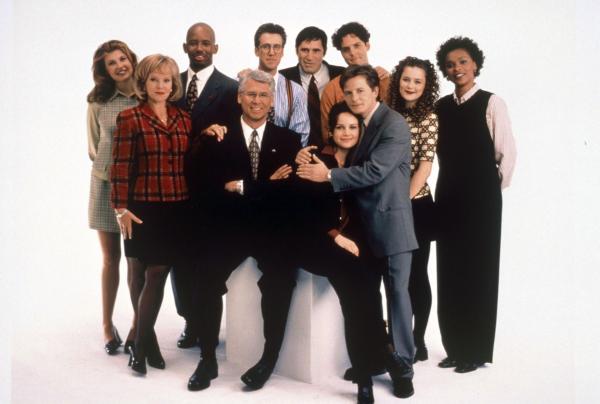 Bild 1 von 15: (1. Staffel) - Das Team des Bürgermeisters von New York City (v.l.n.r.): Nikki (Connie Britton), Helen (Deborah Rush), Carter (Michael Boatman), Bürgermeister Winston (Barry Bostwick), Stuart (Alan Ruck), Paul (Richard Kind), James (Alexander Gaberman), Ashley (Carla Gugino), Mike (Michael J. Fox), Karen (Taylor Stanley) und Janelle (Victoria Dillard).