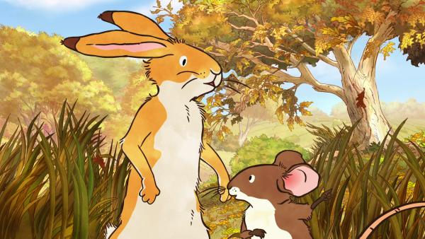 Bild 1 von 6: Der kleine braune Hase und die kleine Feldmaus sind an einem windigen Herbsttag im Tal unterwegs.© KiKA/SLR Productions Australia Pty.Ltd./Scrawl Studios Pte Ltd./hr/ARD - Honorarfreie Verwendung gemäß AGB im redaktionellen Zusammenhang mit genannter Sendung bei Nennung \