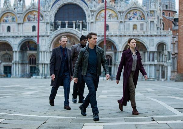 Bild 1 von 12: (v.l.n.r.) Benji Dunn (Simon Pegg); Luther Stickell (Ving Rhames); Ethan Hunt (Tom Cruise); Ilsa Faust (Rebecca Ferguson)