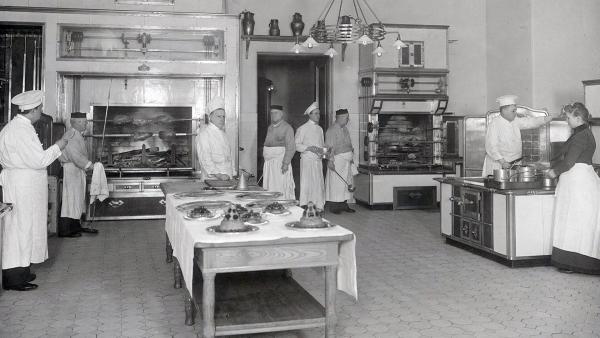 Bild 1 von 17: Im Bild: Hofküche Braten.