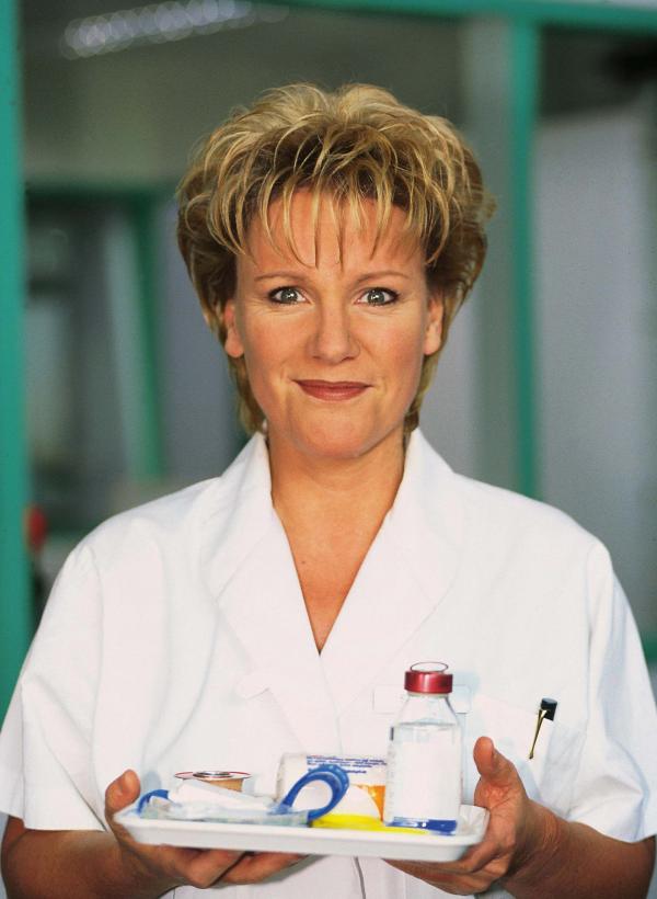 Bild 1 von 12: Im Mittelpunkt der Comedy-Serie steht die eigenwillige Nikola Vollendorf (Mariele Millowitsch).