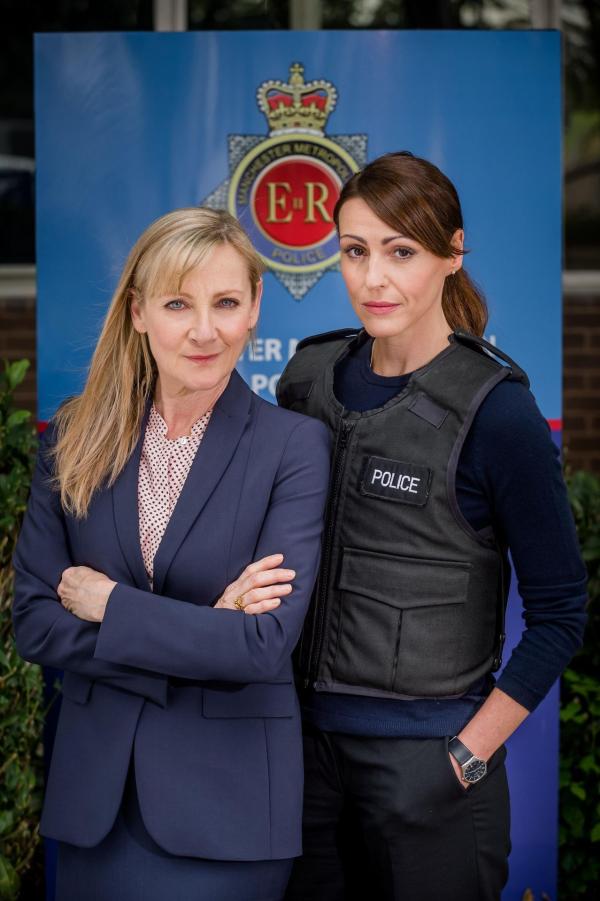 Bild 1 von 8: DC Janet Scott (Lesley Sharp, l.); DC Rachel Bailey (Suranne Jones, r.)