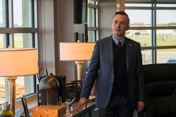 Bild 1 von 8: Welche Rolle spielt General Harkness (Robert Knepper) in der Verschwörung gegen Jack Reacher und Major Susan Turner?