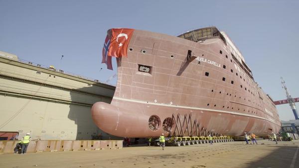 Bild 1 von 2: Mehrere Selbstfahrwerke können kombiniert auch gigantische Schiffe transportieren.
