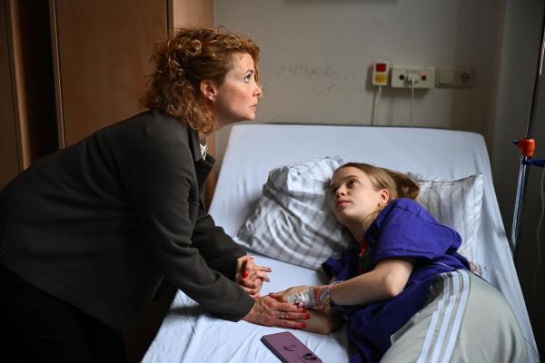 Bild 1 von 30: Annette Frier (l.); Jolanda Frier (Maria Matschke Engel, r.)