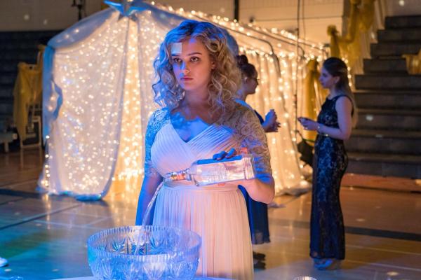Bild 1 von 10: Mara Carlyle (Katherine Langford)
