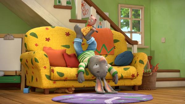 Bild 1 von 3: Pip ist mit Posy zum Essen verabredet, aber seine Freundin verspätet sich.