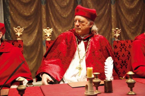Bild 1 von 2: Mit List und Geschick gelingt es Kardinal Rodrigo Borgia (John Doman), zum Papst gewählt zu werden.