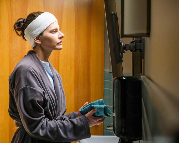 Bild 1 von 20: Im Bild: Lindsey Kraft (Ellie Lewis).