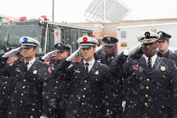 Bild 1 von 7: Chicago Fire Season1 EP A Coffin That Small, Chicago Fire Staffel1 EP Geben und Nehmen