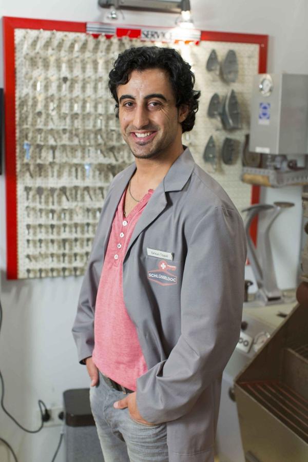 Bild 1 von 20: (5. Staffel) - Danni wird bei ihren Fällen gelegentlich von Orkan (Orhan Müstak) unterstützt ...