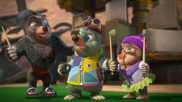 Bild 1 von 3: Ja sicher, Sport muss ein! Aber Schluss mit der Quälerei durch Liegestützen und dergleichen, entscheidet Moley. Golfbälle durch die Gegend zu schlagen, das klingt nach deutlich mehr Spaß.© ZDF/Two Daughters Entertainment Ltd 2022 - Honorarfreie Verwendung gemäß AGB im engen inhaltlichen redaktionellen Zusammenhang mit genannter Sendung bei Nennung \