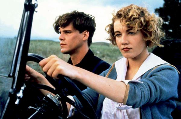 Bild 1 von 7: Als Norman (Craig Sheffer) in seine Heimat zurückkehrt, verliebt er sich in die schöne Jessie Burns (Emily Lloyd). Doch ein Vorfall steht zwischen den beiden.