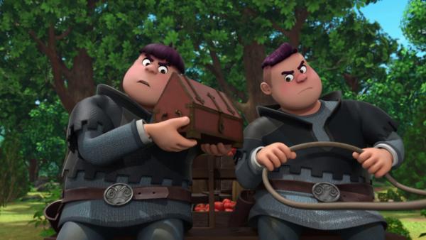 Bild 1 von 3: Irgendjemand redet in der Kiste die ganze Zeit. Ralf (r.) und Rolf (l.) sind irritiert.