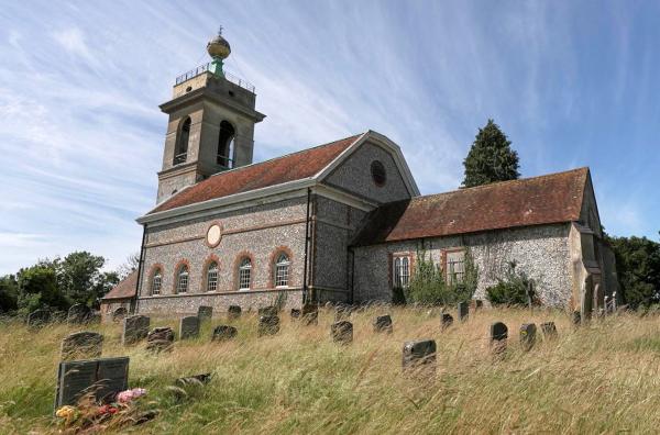 Bild 1 von 2: West Wycombe, in der Nähe von London, wirkt wie eine ländliche Oase der Ruhe ? doch der Schein trügt.