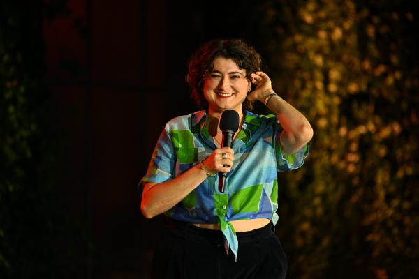Bild 1 von 8: Zu Gast bei Till Reiners: Die Stand-up-Comedienne Matilde Keizer beim \