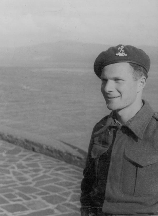 Bild 1 von 10: Private Frederick Gray in Uniform. Seinen eigentlichen Namen Manfred Gans hat er mit dem Eintritt in die britische Armee gegen einen Tarnnamen eingetauscht. Als Mitglied einer vornehmlich aus deutschsprachigen Juden bestehenden Spezialeinheit - den sogenannten X-Troops, dient dies auch dem Schutz bei einer möglichen Gefangennahme durch den Feind.