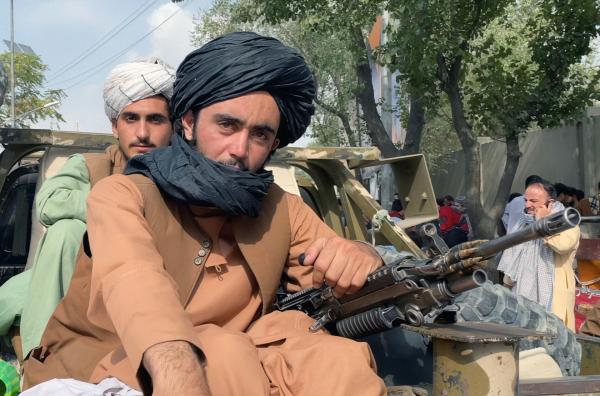 Bild 1 von 4: Die Rückkehr der Taliban im August 2021 löste Panik in der afghanischen Bevölkerung und eine landesweite Fluchtwelle aus.