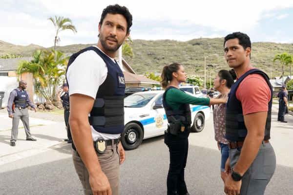 Bild 1 von 11: (v.l.n.r.) Jesse Boone (Noah Mills); Jane Tennant (Vanessa Lachey); Kai Holman (Alex Tarrant)
