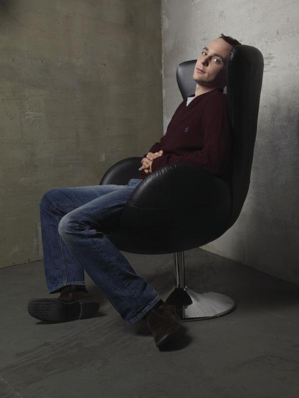 Bild 1 von 17: (2. Staffel) - Ein Intellektueller, der allerdings keine Ahnung von einem Leben neben der Physik und Videogames hat: Dr. Sheldon Cooper (Jim Parsons) ...
