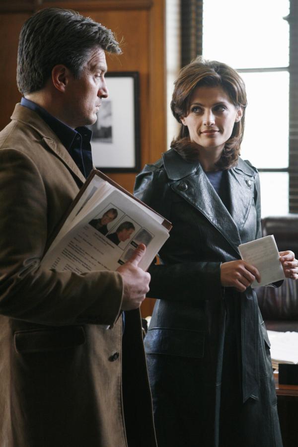 Bild 1 von 38: Der ermordete Staatsanwalt Jack Buckley hatte offensichtlich viele Feinde. Castle (Nathan Fillion, l.) und Beckett (Stana Katic, r.) müssen herausfinden, wer ihn getötet hat.