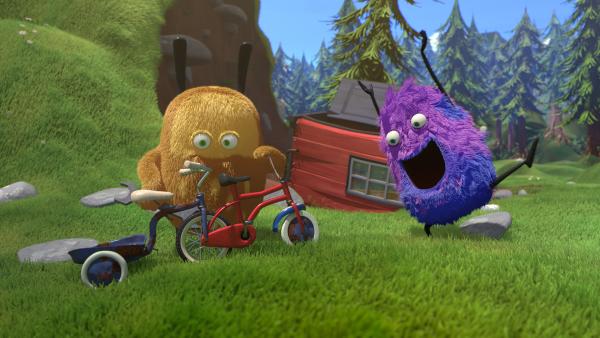 Bild 1 von 3: Kiwi hat eine Idee, wie Strit und er doch noch beide Fahrrad fahren können.