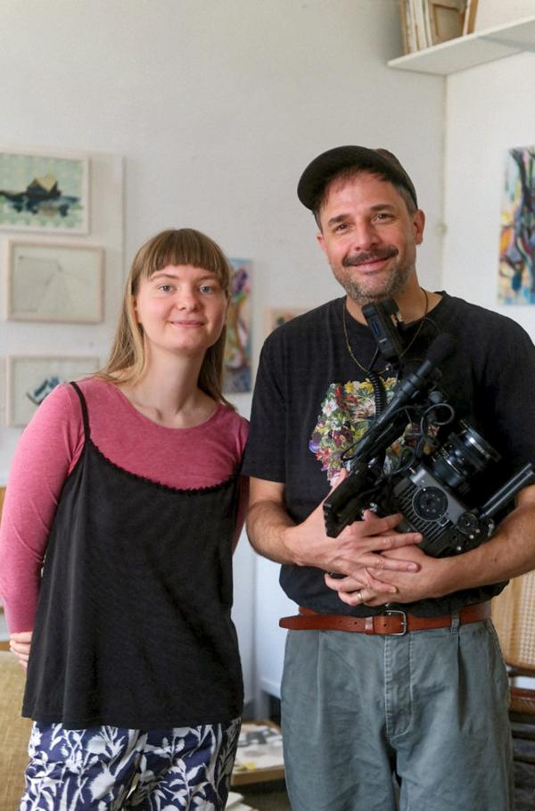 Bild 1 von 4: Die tschechische Künstlerin und Filmemacherin Julie ?erná mit dem deutschen Produzenten, Regisseur und Kameramann Karsten Krause