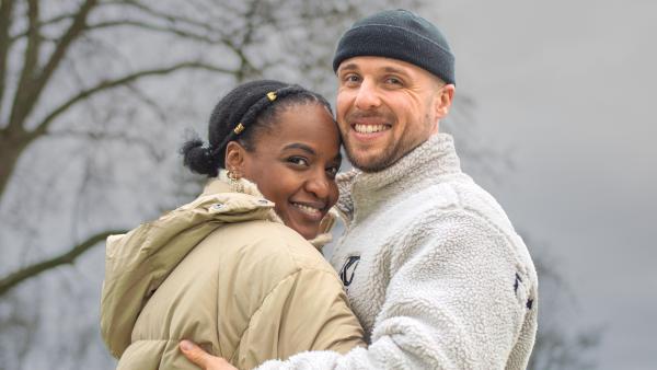 Bild 1 von 2: Alison bevorzugt Männer afrikanischer Herkunft, um kulturelle Differenzen zu vermeiden. Doch mit Dominik, ihrem deutschen Partner ohne religiösen Hintergrund, wagt sie neue Wege.