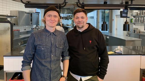 Bild 1 von 1: v.li.: Pierre M. Krause und Tim Mälzer