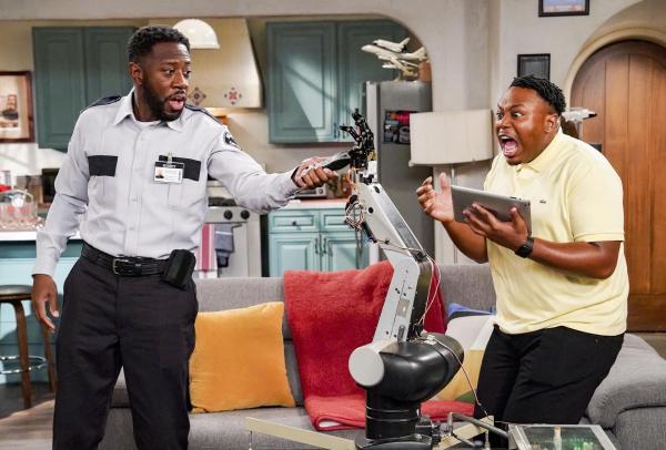 Bild 1 von 13: Malcolm Butler (Sheaun McKinney, l.); Marty Butler (Marcel Spears, r.)