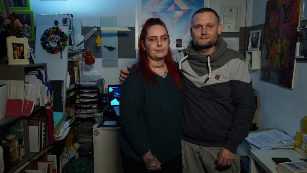 Bild 1 von 1: Zu krank zum Arbeiten? Nadine und Ronny leben seit Jahren vom Staat.