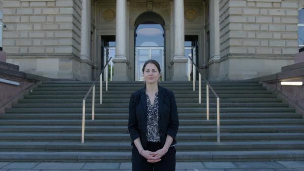 Bild 1 von 9: Iris Schmeisser, Leiterin des historischen Archivs am Städel Museum Frankfurt a. M.., kann erläutern, was das \