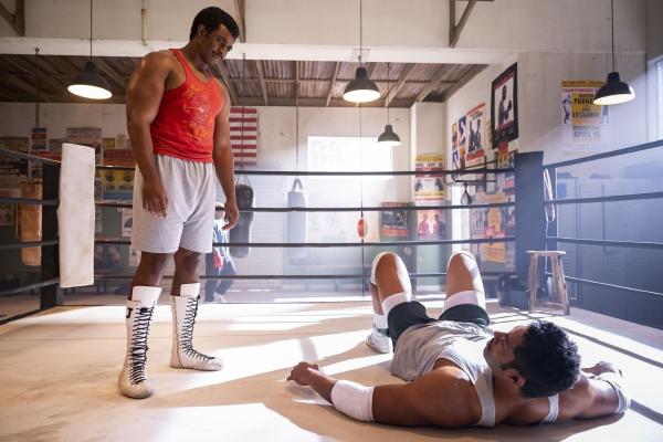 Bild 1 von 14: Rocky Johnson (Joseph Lee Anderson, l.); Dwayne Johnson (Uli Latukefu, r.)