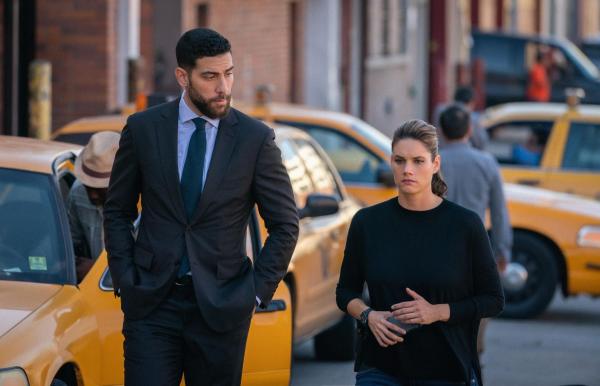 Bild 1 von 16: Special Agent Omar Adom 'OA' Zidan (Zeeko Zaki, l.); Special Agent Maggie Bell (Missy Peregrym, r.)