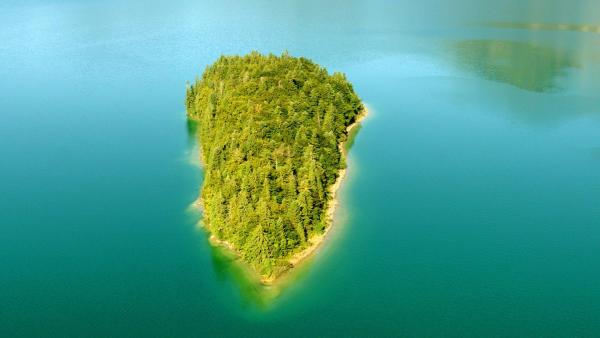 Bild 1 von 12: Im Bild: Insel im Sylvenstein-See, Oberbayern.