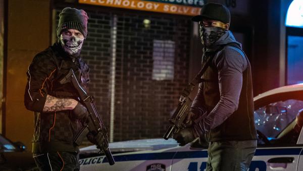 Bild 1 von 6: Ray (Taylor Kitsch, li.) und Michael (Stephan James)