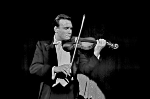 Bild 1 von 3: Mit Humor, Leidenschaft und Schonungslosigkeit lässt Ivry Gitlis sein außergewöhnliches Leben als Künstler Revue passieren. Dabei spart er auch das legendäre Konzert nicht aus, das das Ende seiner klassischen Karriere markierte.