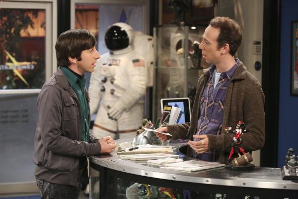 Bild 1 von 22: Hofft auf Stuarts (Kevin Sussman, r.) Unterstützung bei der Planung einer spontanen Geburtstagsparty für seine Tochter Halley: Howard (Simon Helberg, l.) ...