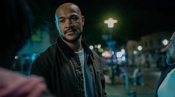 Bild 1 von 21: Im Bild: Otto Pösken (Malick Bauer) sucht in seinem alten Revier der Nordstadt nach Petrovic.