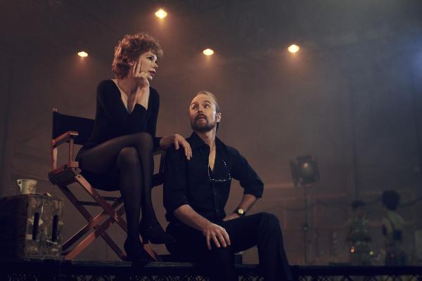Bild 1 von 8: Gwen Verdon (Michelle Williams, l.); Bob Fosse (Sam Rockwell, r.)