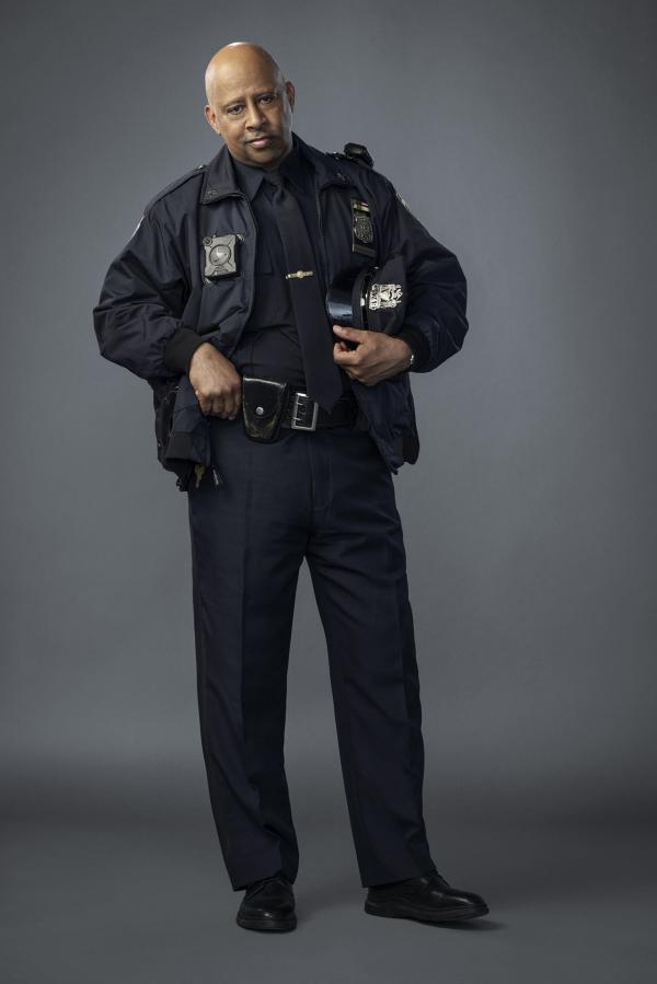 Bild 1 von 12: Officer Marvin Sandeford (Ruben Santiago-Hudson)