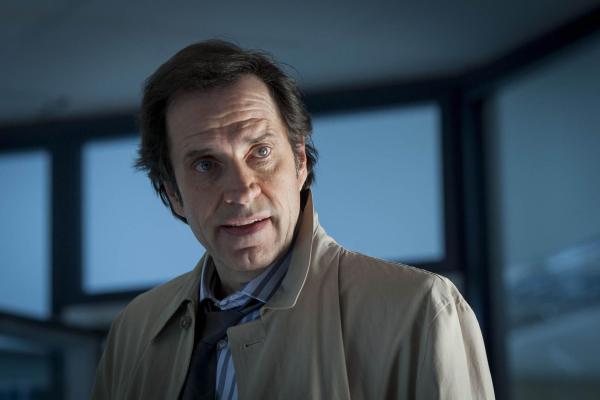 Bild 1 von 29: (4. Staffel) - Martin Ferchert (Helmfried von Lüttichau) weiß, dass das Verhandeln mit Journalisten nicht unbedingt seine größte Stärke. Daher übernimmt er nach Tanjas Rücktritt wieder die Leitung der Polizeidienststelle ...