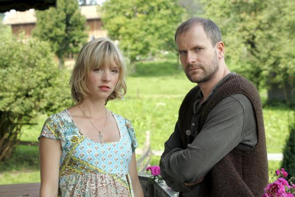 Bild 1 von 17: Im Bild: Johanna Klante (Sissi Thoma), Thomas Limpinsel (Robert Thoma).
