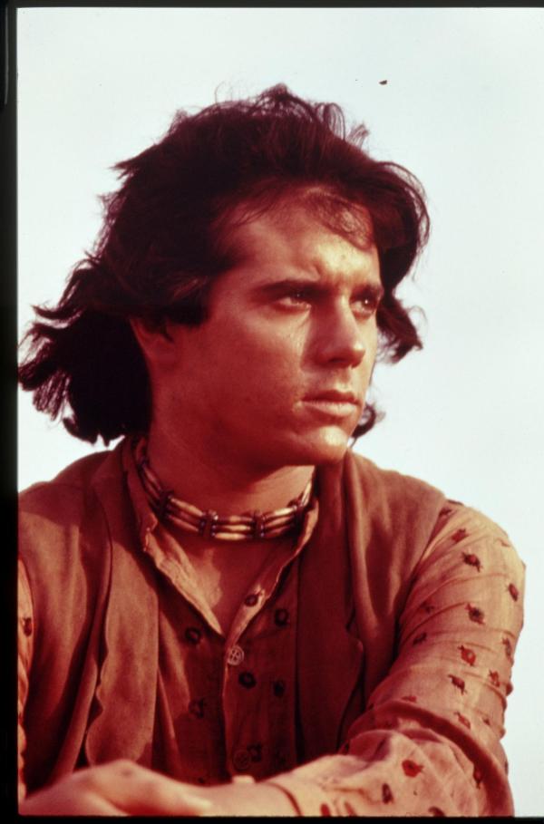 Bild 1 von 5: Billy Two Hats (Desi Arnaz Jr.)