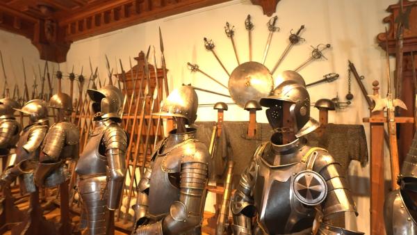 Bild 1 von 9: Ritterrüstung im Schloss Tratzberg.
